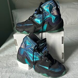 Nike LeBron 13 Black and Blue Size4.5Y Summit Lake Hornets